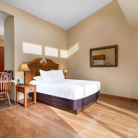 Готель Tamarack Wisconsin Dells, A Ramada By Wyndham Лейк-Делтон Екстер'єр фото